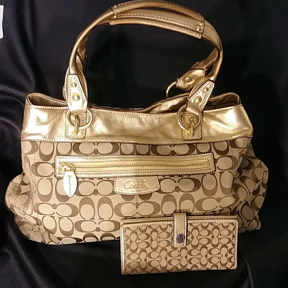 Coach purse and wallet